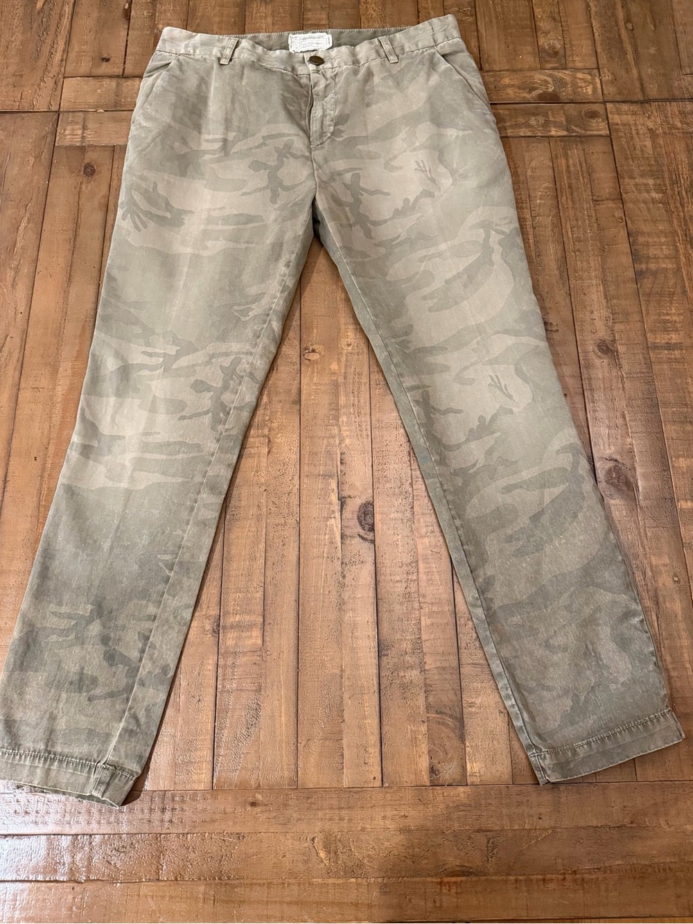 Current/Elliott Women's Camo Cropped Pants in Light Olive